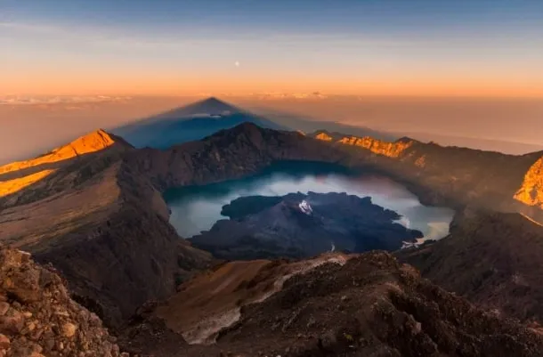 7 Gunung Paling Indah di Indonesia