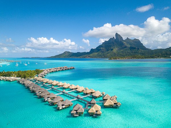 7 Pulau Terpencil dengan Pemandangan Paling Menakjubkan